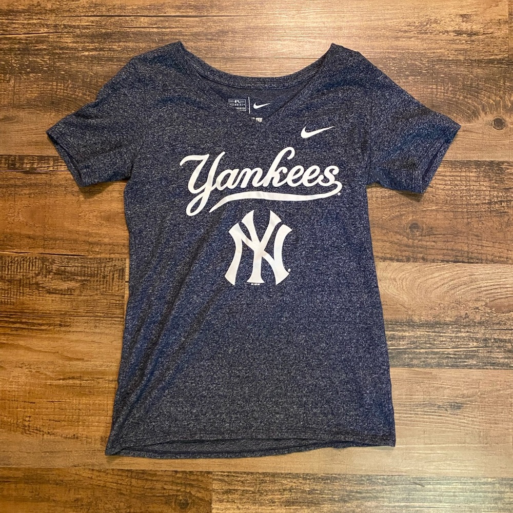 Nike Women’s Small Yankees V Neck Tee NYY
